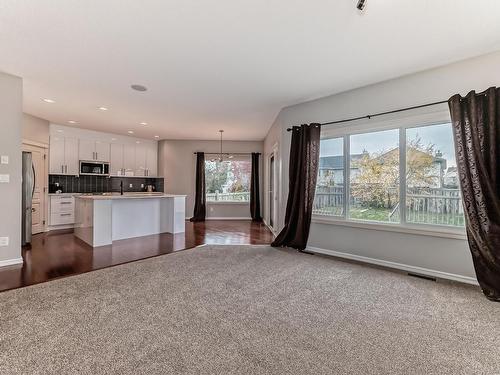 203 Caldwell Way, Edmonton, AB - Indoor Photo Showing Kitchen