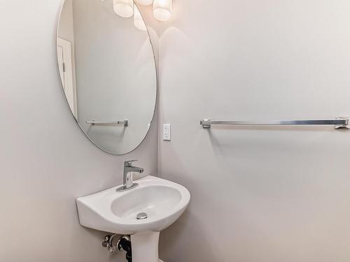 203 Caldwell Way, Edmonton, AB - Indoor Photo Showing Bathroom