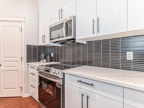 203 Caldwell Way, Edmonton, AB - Indoor Photo Showing Kitchen With Upgraded Kitchen