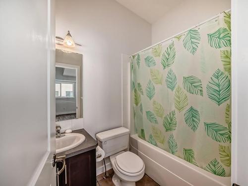 32 13825 155 Avenue, Edmonton, AB - Indoor Photo Showing Bathroom