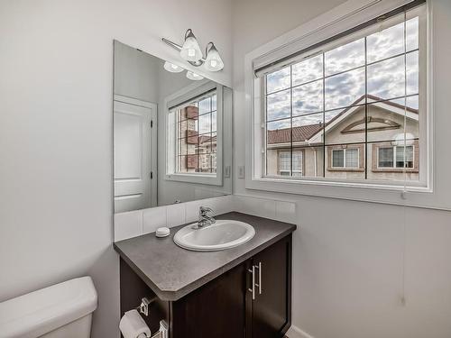 32 13825 155 Avenue, Edmonton, AB - Indoor Photo Showing Bathroom