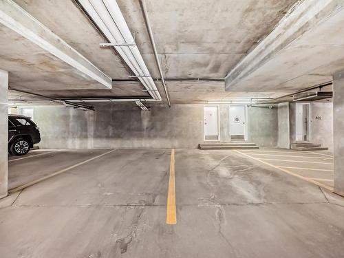 32 13825 155 Avenue, Edmonton, AB - Indoor Photo Showing Garage