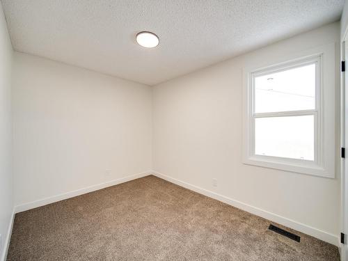 436 Hermitage Road, Edmonton, AB - Indoor Photo Showing Other Room