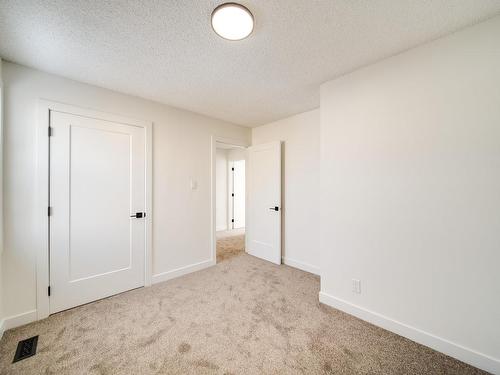 436 Hermitage Road, Edmonton, AB - Indoor Photo Showing Other Room