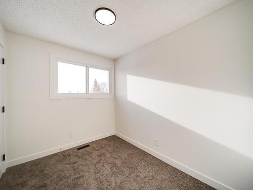 436 Hermitage Road, Edmonton, AB - Indoor Photo Showing Other Room