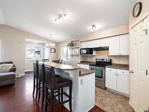 126 Brintnell Boulevard, Edmonton, AB - Indoor Photo Showing Kitchen