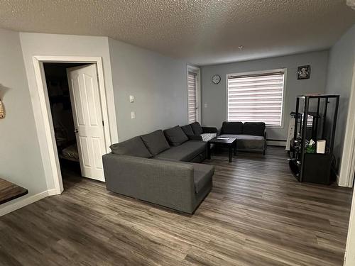 116 534 Watt Boulevard, Edmonton, AB - Indoor Photo Showing Living Room