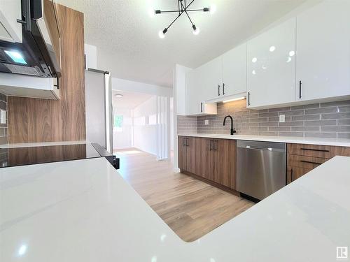 13324 79 Street, Edmonton, AB - Indoor Photo Showing Kitchen With Upgraded Kitchen