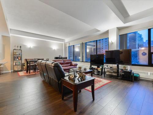 Edmonton, AB - Indoor Photo Showing Living Room