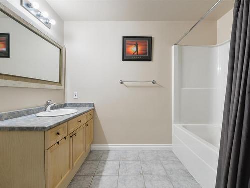 Edmonton, AB - Indoor Photo Showing Bathroom