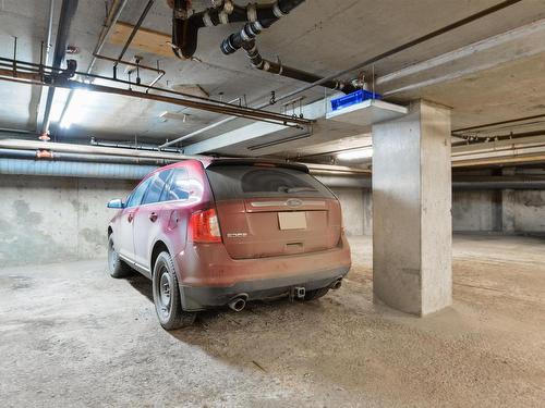 Edmonton, AB - Indoor Photo Showing Garage