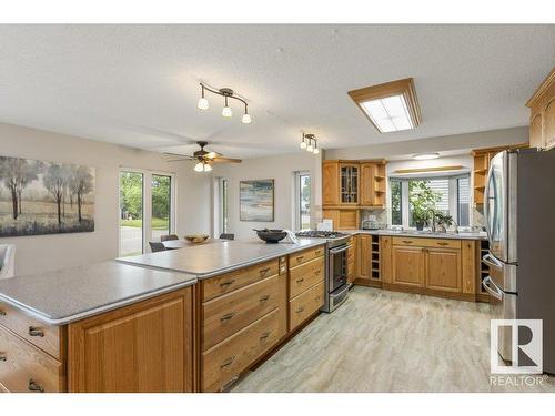 17 Waverly Drive, St. Albert, AB - Indoor Photo Showing Kitchen