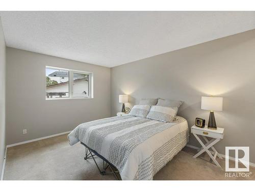 17 Waverly Drive, St. Albert, AB - Indoor Photo Showing Bedroom