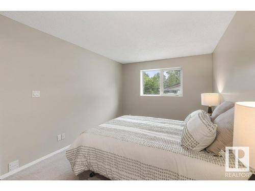 17 Waverly Drive, St. Albert, AB - Indoor Photo Showing Bedroom