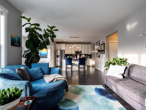 8611 Summerside Grande Boulevard, Edmonton, AB - Indoor Photo Showing Living Room