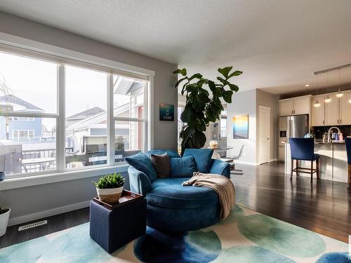 8611 Summerside Grande Boulevard, Edmonton, AB - Indoor Photo Showing Living Room