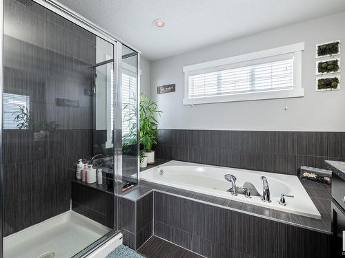 8611 Summerside Grande Boulevard, Edmonton, AB - Indoor Photo Showing Bathroom