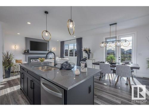 4 Hull Wynd, Spruce Grove, AB - Indoor Photo Showing Kitchen With Double Sink With Upgraded Kitchen