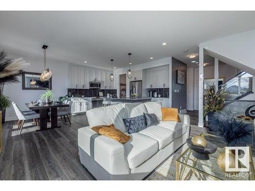 4 Hull Wynd, Spruce Grove, AB - Indoor Photo Showing Living Room