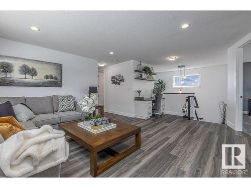 4 Hull Wynd, Spruce Grove, AB - Indoor Photo Showing Living Room