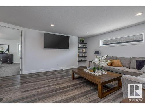 4 Hull Wynd, Spruce Grove, AB - Indoor Photo Showing Living Room