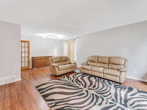 6416 11 Avenue, Edmonton, AB - Indoor Photo Showing Living Room