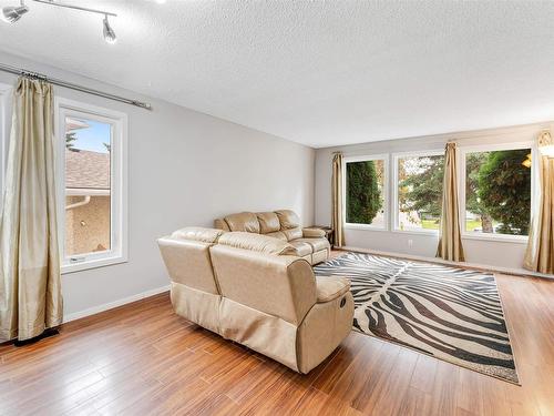 6416 11 Avenue, Edmonton, AB - Indoor Photo Showing Bedroom