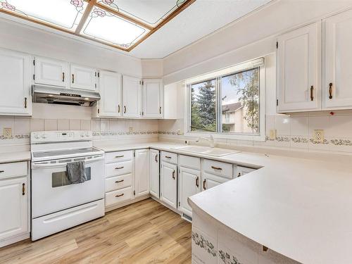 6416 11 Avenue, Edmonton, AB - Indoor Photo Showing Kitchen