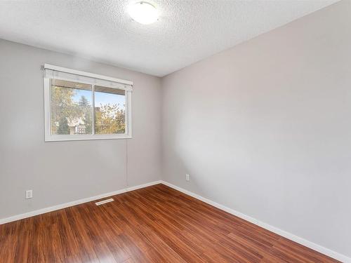 6416 11 Avenue, Edmonton, AB - Indoor Photo Showing Other Room