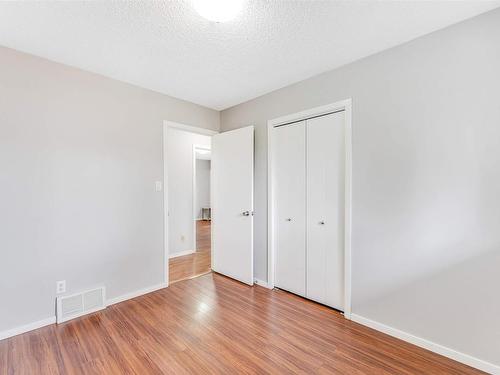 6416 11 Avenue, Edmonton, AB - Indoor Photo Showing Other Room