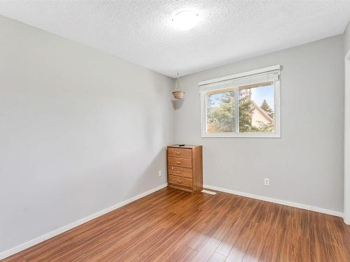 6416 11 Avenue, Edmonton, AB - Indoor Photo Showing Other Room