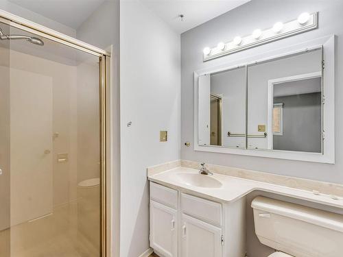 6416 11 Avenue, Edmonton, AB - Indoor Photo Showing Bathroom