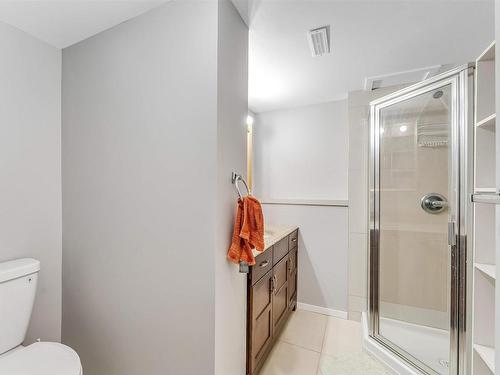 6416 11 Avenue, Edmonton, AB - Indoor Photo Showing Bathroom