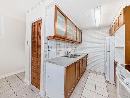 111 Woodstock, Edmonton, AB - Indoor Photo Showing Kitchen With Double Sink