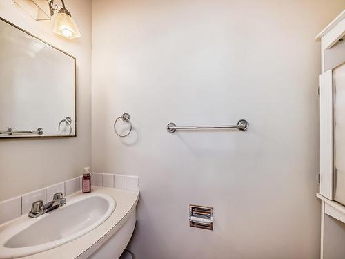 111 Woodstock, Edmonton, AB - Indoor Photo Showing Bathroom