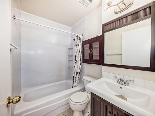 111 Woodstock, Edmonton, AB - Indoor Photo Showing Bathroom