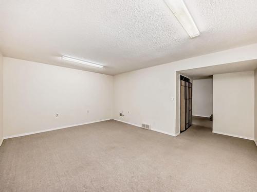 111 Woodstock, Edmonton, AB - Indoor Photo Showing Other Room