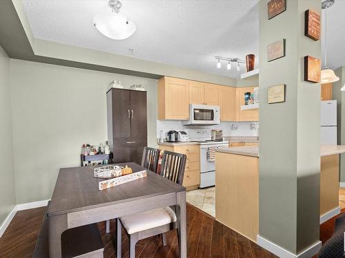 203 622 Mcallister Loop, Edmonton, AB - Indoor Photo Showing Kitchen