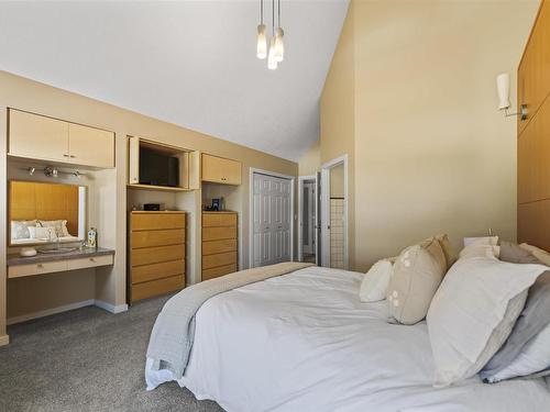 15720 93 Street, Edmonton, AB - Indoor Photo Showing Bedroom