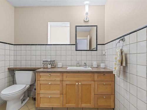 15720 93 Street, Edmonton, AB - Indoor Photo Showing Bathroom