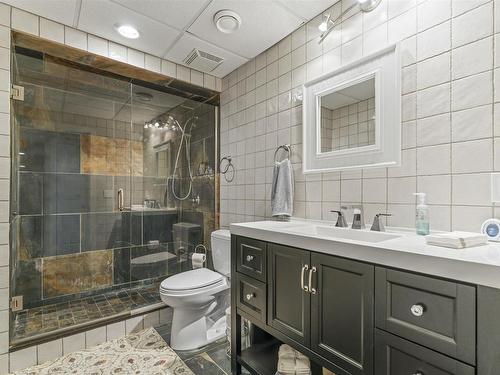 15720 93 Street, Edmonton, AB - Indoor Photo Showing Bathroom