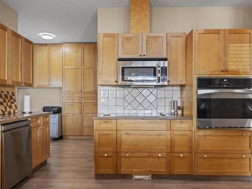 15720 93 Street, Edmonton, AB - Indoor Photo Showing Kitchen With Stainless Steel Kitchen