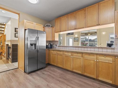 15720 93 Street, Edmonton, AB - Indoor Photo Showing Kitchen