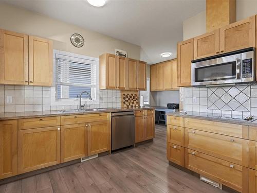 15720 93 Street, Edmonton, AB - Indoor Photo Showing Kitchen With Double Sink