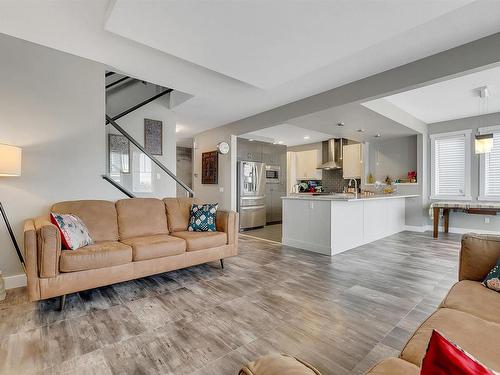 3578 Cherry Landing, Edmonton, AB - Indoor Photo Showing Living Room