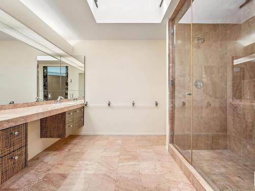 8771 Strathearn Drive, Edmonton, AB - Indoor Photo Showing Bathroom