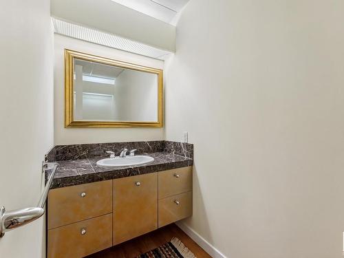 8771 Strathearn Drive, Edmonton, AB - Indoor Photo Showing Bathroom