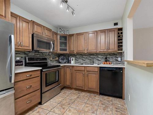 1001 9916 113 Street, Edmonton, AB - Indoor Photo Showing Kitchen