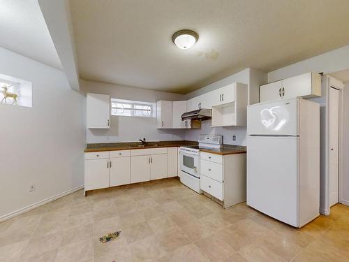 3516 29 Street, Edmonton, AB - Indoor Photo Showing Kitchen