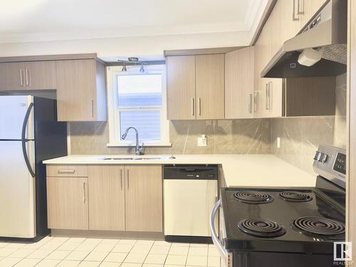 12427 96 Street, Edmonton, AB - Indoor Photo Showing Kitchen